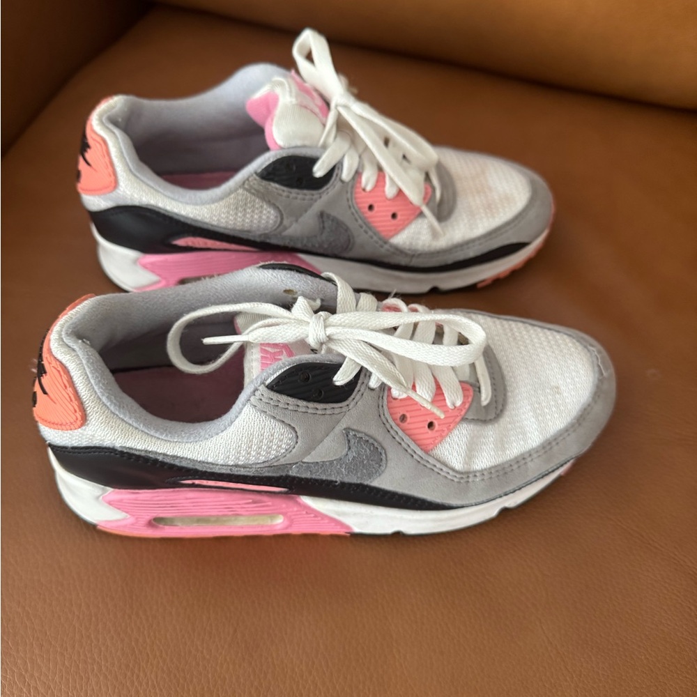 Gently Used Nike Air Max Size 7